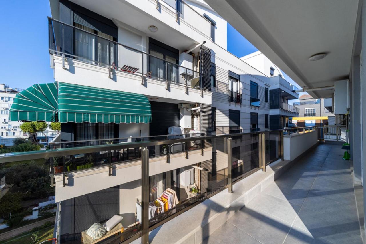 Central Flat With Balcony Near Sea In Muratpasa Apartamento Antália Exterior foto